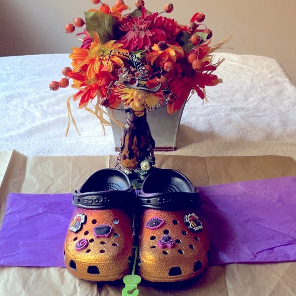 🧙‍♀️🎃🧙‍♀️ DISNEY HOCUS POCUS CROCS 🧙‍♀️🎃🧙‍♀️NWT 🧙‍♀️🎃🧙‍♀️ - Picture 1 of 16